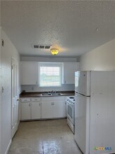 121 Wolfe Rd-Unit -2 in Copperas Cove, TX - Foto de edificio - Building Photo