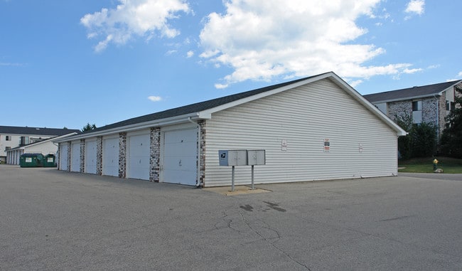 Green Briar Apartments in Racine, WI - Building Photo - Building Photo