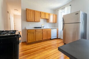 33 Edison Grn, Unit 3 in Boston, MA - Building Photo