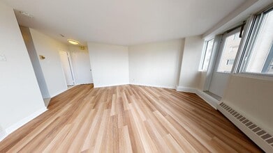 235 Sherbrooke in Montréal, QC - Building Photo - Interior Photo