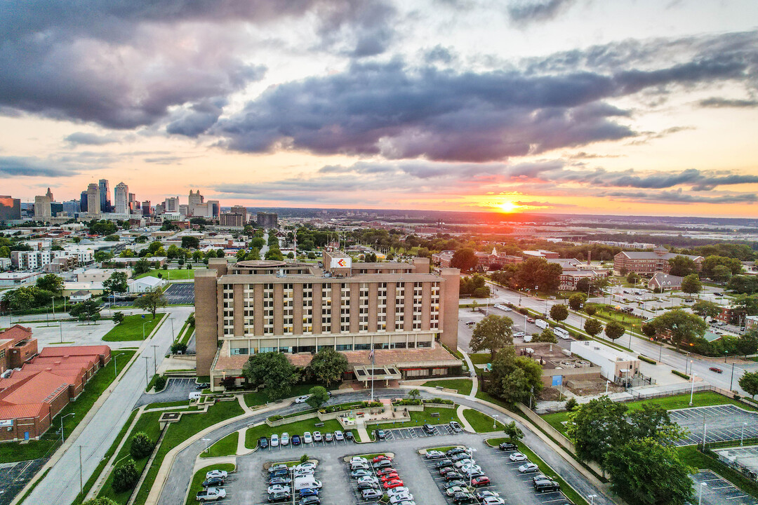 Century Towers Apartments in Kansas City, MO - Building Photo