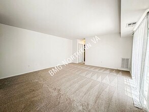 1523 Colonial Dr in Woodbridge, VA - Foto de edificio - Building Photo