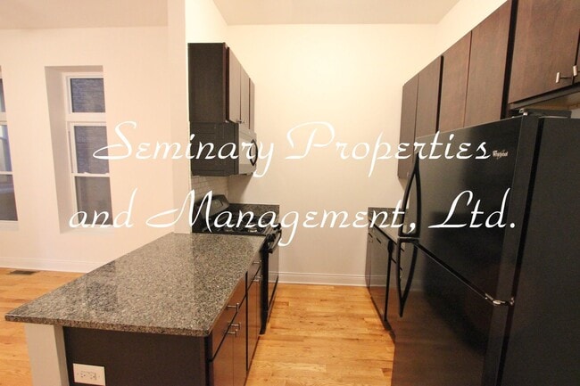 4502-04 N Paulina in Chicago, IL - Building Photo - Interior Photo