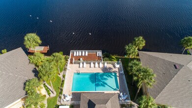 1305 Mainsail Dr in Naples, FL - Foto de edificio - Building Photo