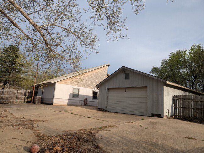 1808 Terryton Dr in Norman, OK - Foto de edificio - Building Photo