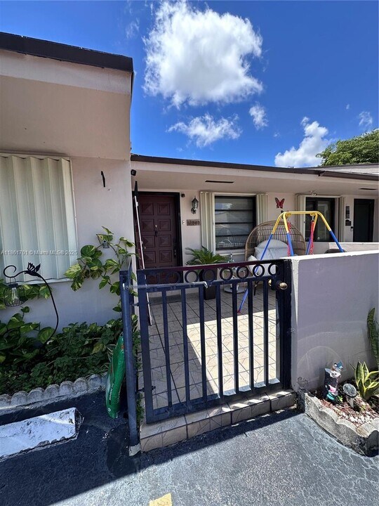 12253 SW 24th Terrace in Miami, FL - Building Photo