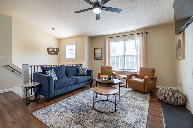62 Auburn Dr SW