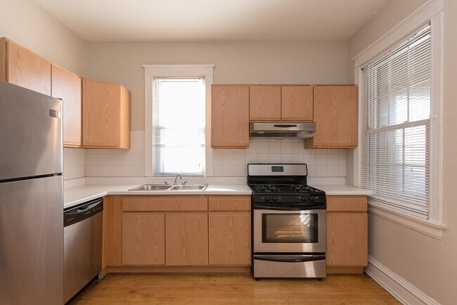 1440 W Addison St, Unit 2 in Chicago, IL - Foto de edificio - Building Photo