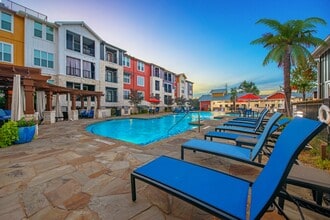 Sonterra Blue in San Antonio, TX - Foto de edificio - Building Photo