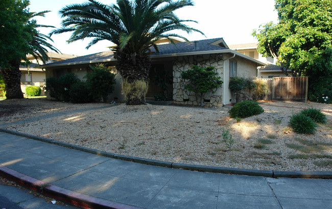 1215 Henderson Ave in Sunnyvale, CA - Building Photo - Building Photo