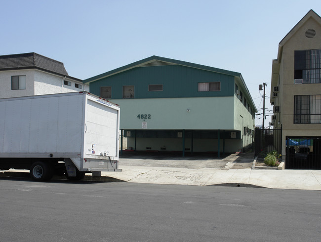 4822 Rosewood Ave in Los Angeles, CA - Foto de edificio - Building Photo