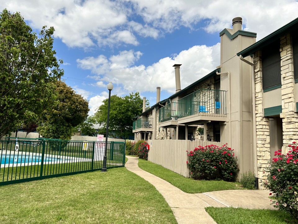 Woodwillow Townhomes and Duplexes in Austin, TX - Building Photo