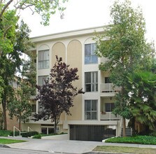 244 N Almont Dr in Beverly Hills, CA - Building Photo - Building Photo