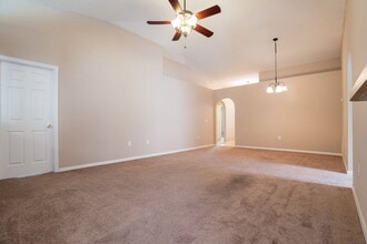 125 Sterling Pine St in Sanford, FL - Foto de edificio - Building Photo