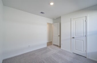 9011 Cape Birdland Dr in Baytown, TX - Foto de edificio - Building Photo