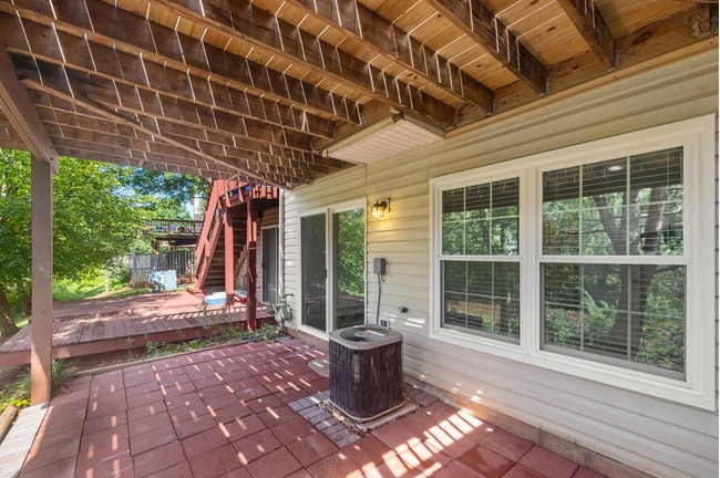 45537 Lake Haven Ter in Sterling, VA - Foto de edificio - Building Photo