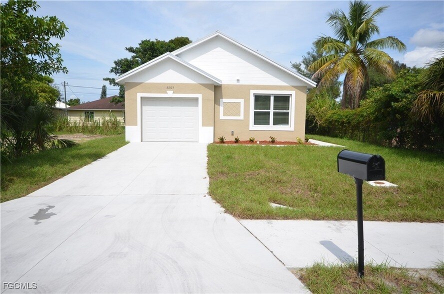 3305 Bassie Ct in Ft. Myers, FL - Foto de edificio