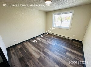 906 S 2nd St in Aberdeen, SD - Building Photo - Building Photo