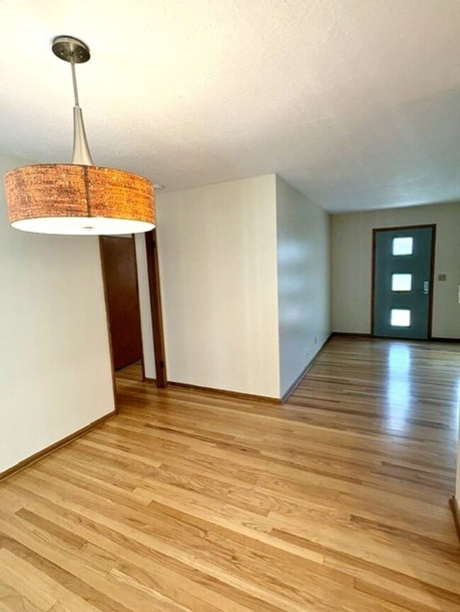 12615 SW Glenhaven St in Portland, OR - Building Photo - Building Photo