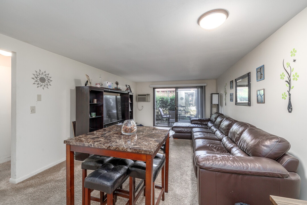 Chicopee Mews in Camillus, NY - Foto de edificio