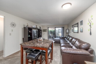 Chicopee Mews in Camillus, NY - Foto de edificio - Interior Photo