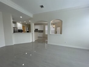 5622 Lake Pl Dr in Houston, TX - Building Photo - Building Photo