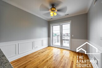 2346 W Grand Ave in Chicago, IL - Building Photo - Building Photo