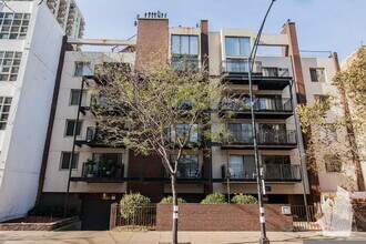 1225 N La Salle Dr, Unit 402 in Chicago, IL - Building Photo - Building Photo