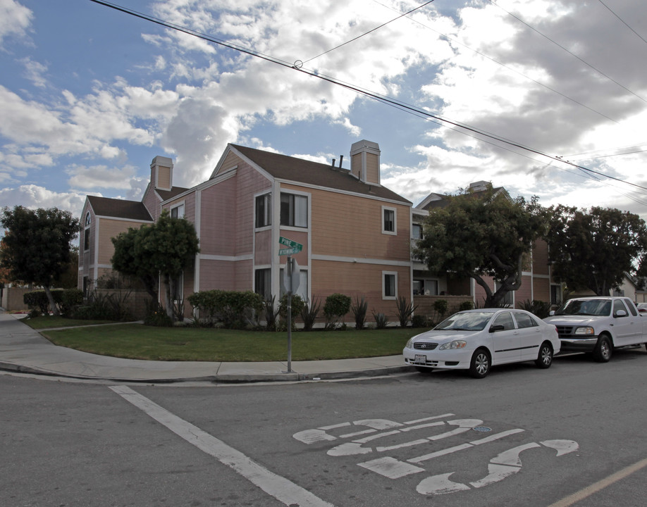 13862 Pine St in Westminster, CA - Building Photo