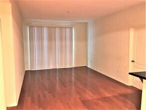 4060 Glencoe Ave, Unit 130 in Marina Del Rey, CA - Building Photo - Building Photo