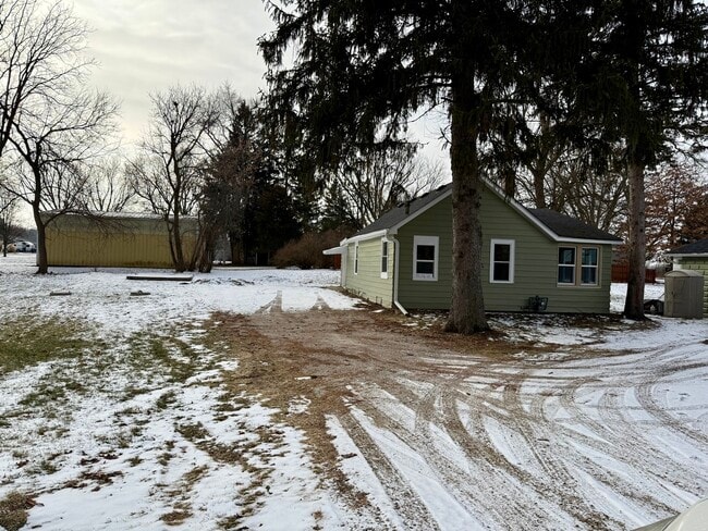 property at 3717 State Line Rd