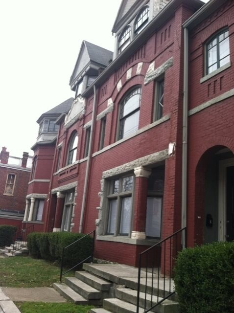 Old Louisville - 110 W Oak St in Louisville, KY - Building Photo