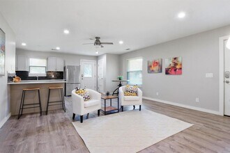 24807 Whitney Dr in Spicewood, TX - Building Photo - Building Photo