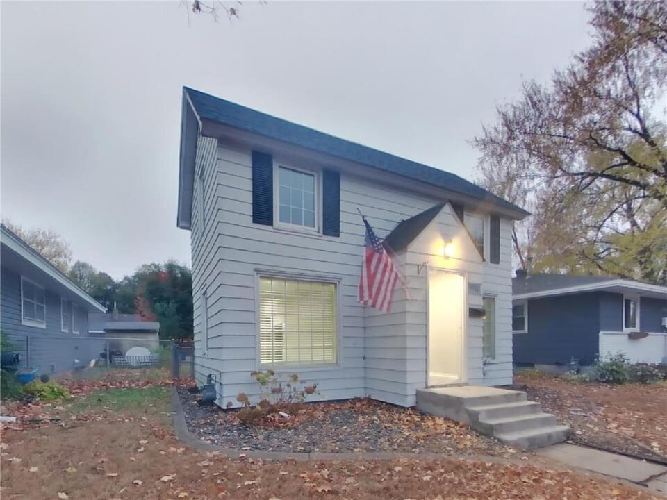 3910 Scott Ave N in Minneapolis, MN - Foto de edificio