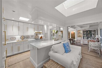 295 6th St N in Naples, FL - Building Photo - Building Photo