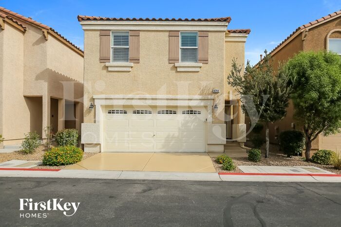 8288 Vanity Fair Ln in Las Vegas, NV - Building Photo