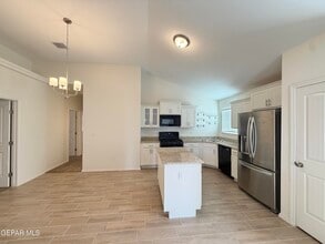 14343 Armando Silva Dr in El Paso, TX - Building Photo - Building Photo