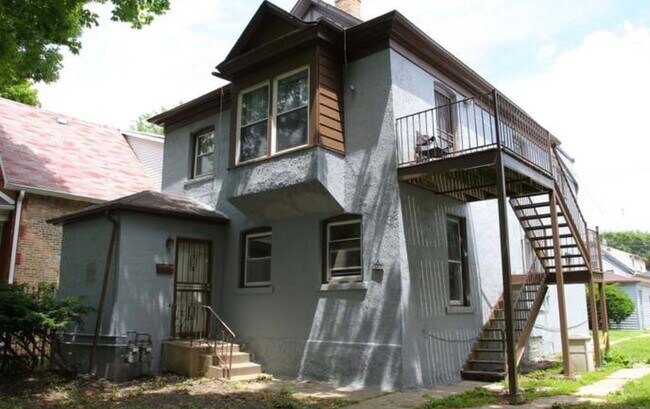 2537 N Harding Ave, Unit 1 in Chicago, IL - Building Photo - Building Photo