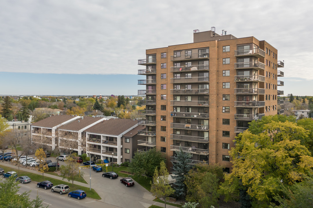 Waterford House in Edmonton, AB - Building Photo