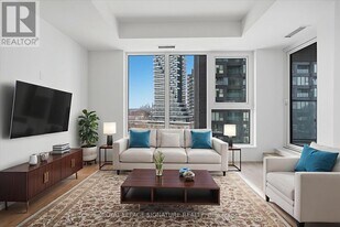 1 Quarrington Lane in North York, ON - Building Photo