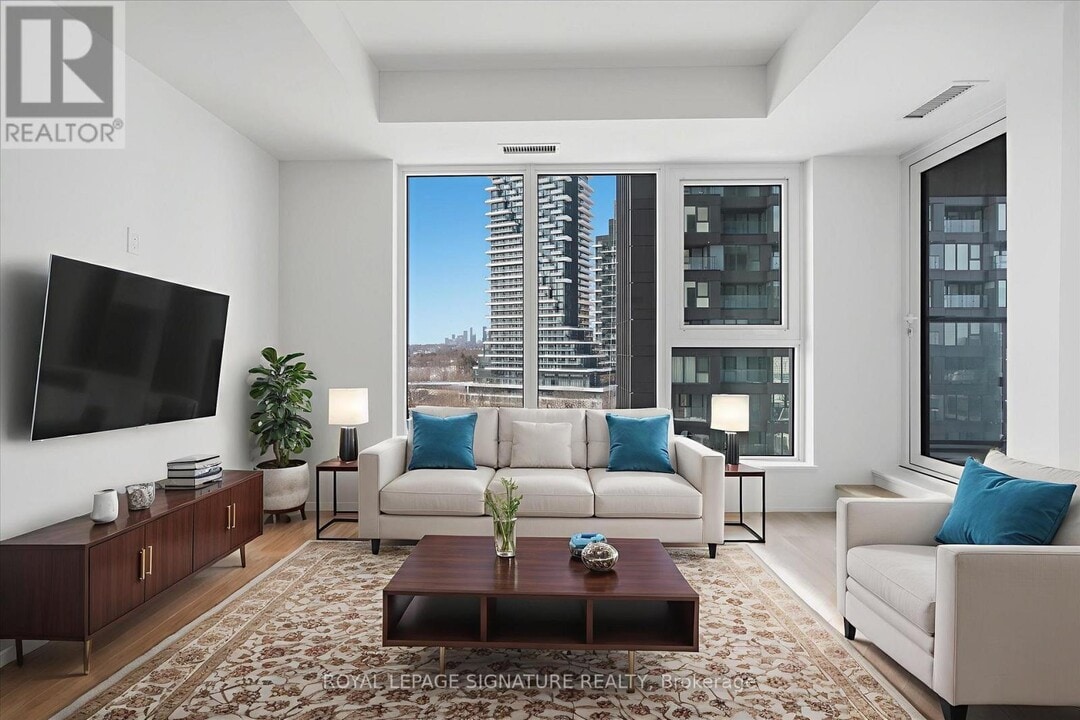 1 Quarrington Lane in North York, ON - Building Photo