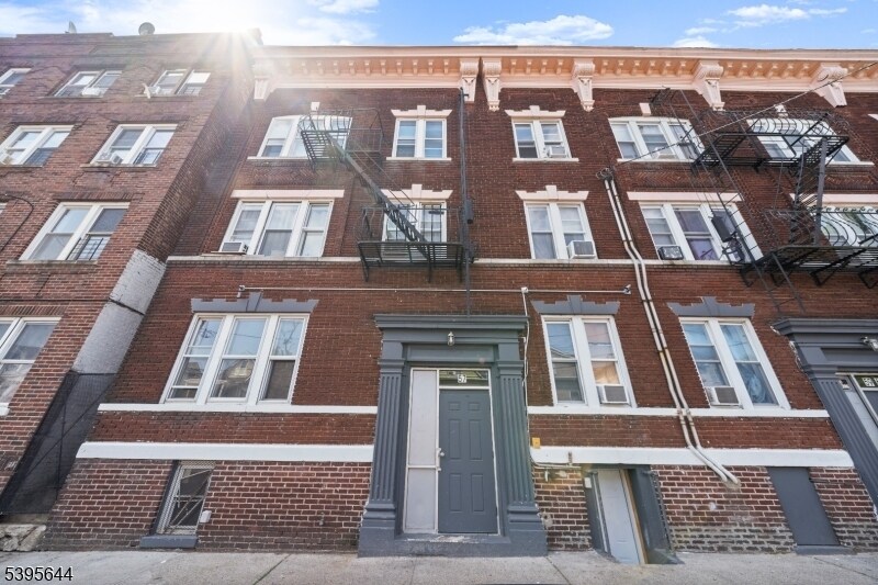 57 Henry St in Passaic, NJ - Building Photo