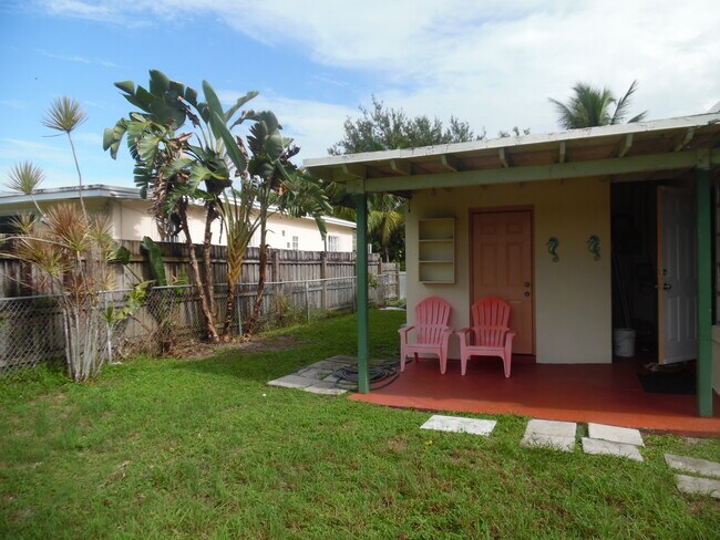 1900 NE 157th Ter in North Miami Beach, FL - Building Photo - Building Photo