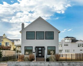 106 Ocean Ave in Monmouth Beach, NJ - Building Photo - Building Photo