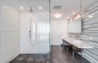 1100 Biscayne Blvd, Unit 5401 in Miami, FL - Building Photo - Building Photo