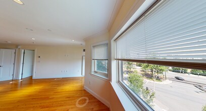 115 Marion St, Unit 414 in Brookline, MA - Building Photo - Building Photo