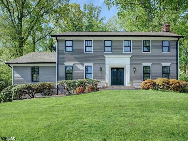 18 Armstrong Rd in Morristown, NJ - Building Photo