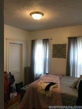 156 Middlesex Ave, Unit B in Medford, MA - Foto de edificio - Building Photo