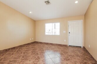 305 E Gardenia Dr in Avondale, AZ - Building Photo - Building Photo