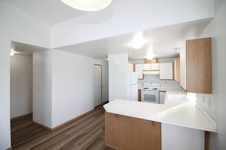 730 SE 8th Ave in Oak Harbor, WA - Building Photo - Building Photo